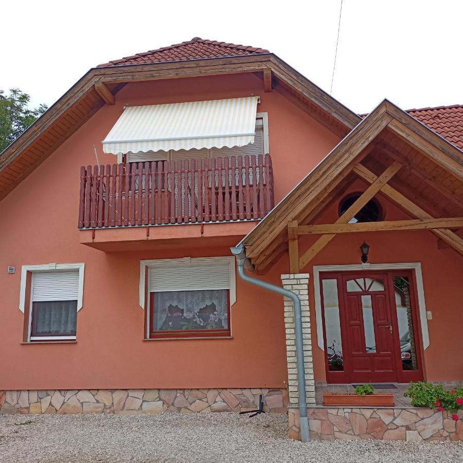 Livia Apartman Бюк Экстерьер фото
